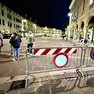 Le transenne mobili ormai sostituiscono i "pilomat" guasti in piazza del Popolo