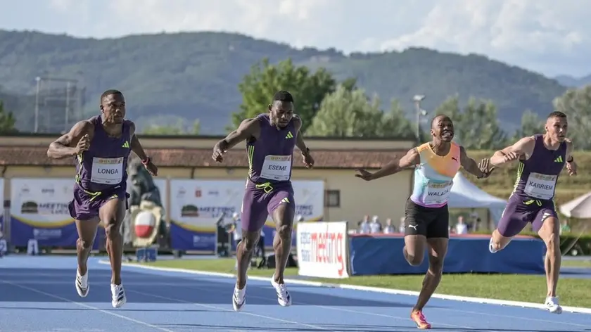 Emmanuel Eseme, al centro, è reduce dal 5º posto ai Mondiali indoor sui 60 metri (fotoAtleticamente)