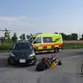 L’elicottero, l’ambulanza e i vigili del fuoco soccorrono i feriti in via Trieste