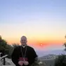 Monsignor Pietro Dal Toso sulle colline di Tisbe, luogo di nascita del profeta Elia
