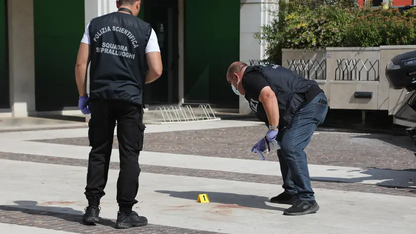 I rilievi delle forze dell'ordine dopo la rissa a piazzetta Bertossi, Pordenone