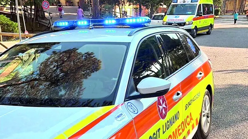 Colpo di calore dopo ore sotto il sole: soccorsi 19 ragazzi a Lignano