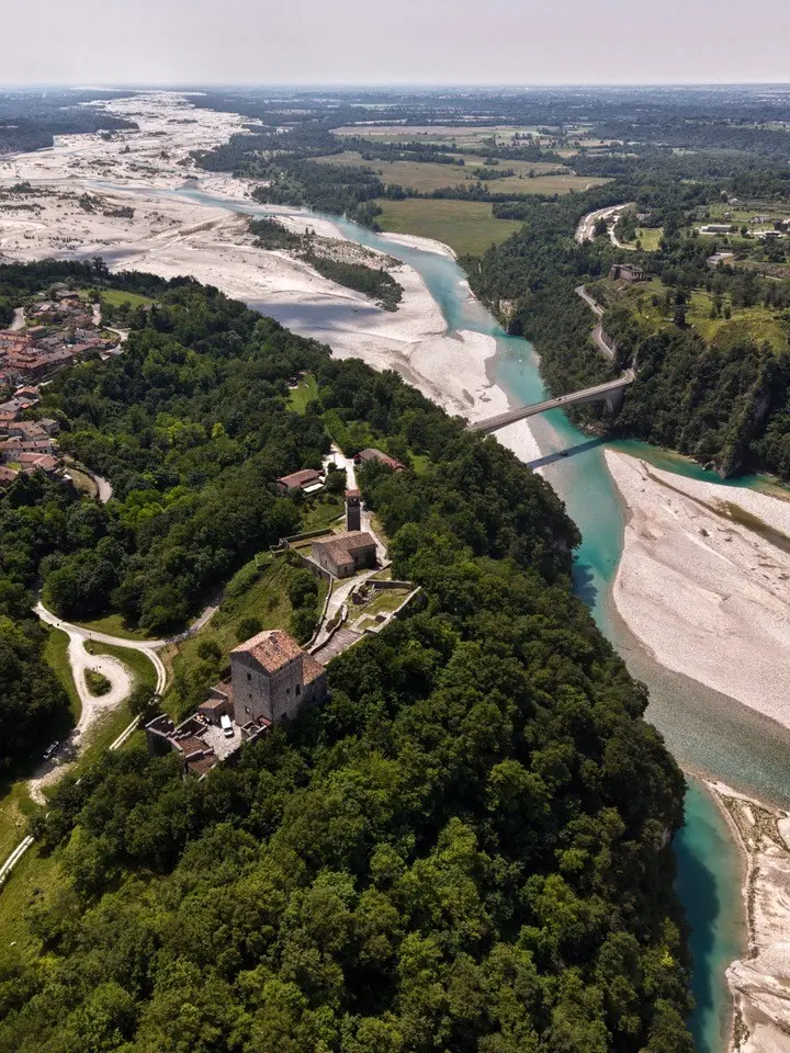 Una veduta aerea del Tagliamento, l’ultimo grande fiume naturale d’Europa, con una lunghezza di 170 chilometri ed un bacino fluviale ampio quasi 3000 km quadrati