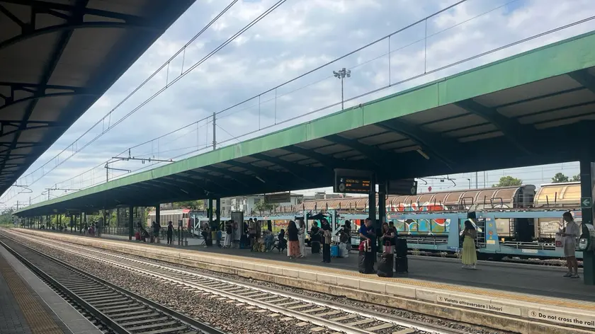 Lavori, ritardi e poca comunicazione: viaggio nell’odissea quotidiana dei pendolari
