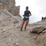 Una bella immagine di Marco Biscontin, mentre corre tra le montagne che amava