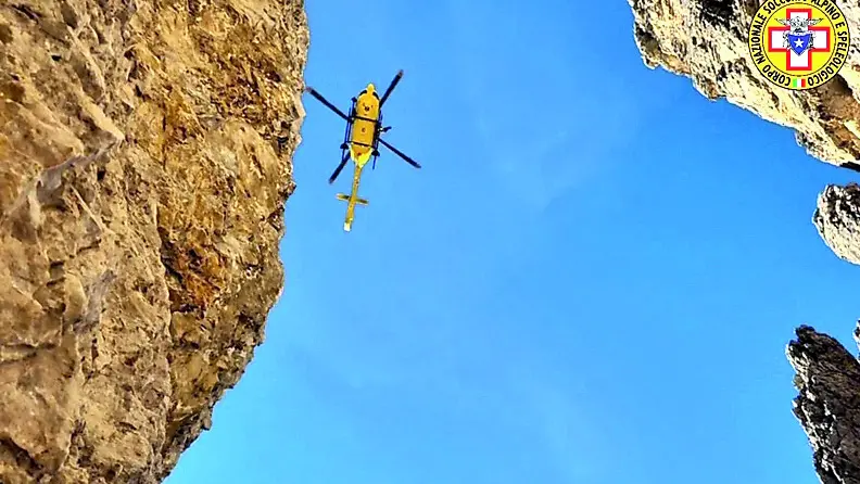 Un intervento dell'elisoccorso in montagna (foto di archivio)