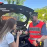 Una giovane sottoposta all'alcoltest dai carabinieri