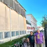 Maria Brunello e il marito Franco nel luogo del raggiro subìto