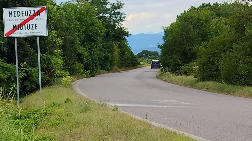 Il luogo dove Alessandro Piccoli si è sentito male, sulla strada che collega Medeuzza e Villanova