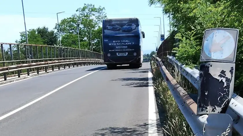 Il cavalcavia che collega Udine ovest a Passons