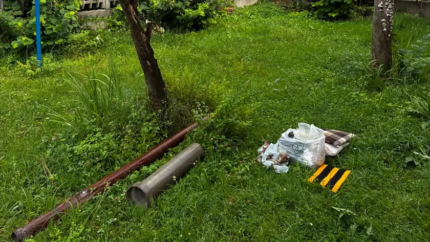 Il giardino dell’abitazione in cui è avvenuto l’incidente