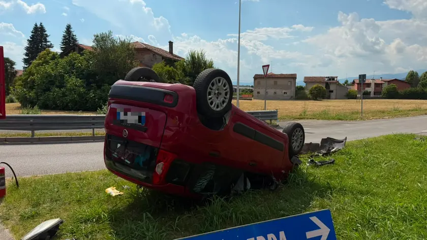 L'auto ribaltata