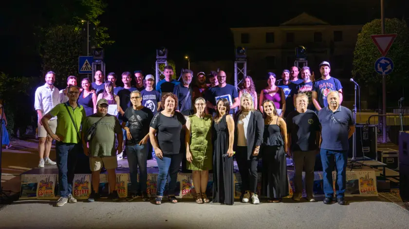 I protagonisti del song contest a Chions sul palcoscenico di via Roma (Foto Stefano Pivetta)