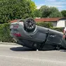 Sul luogo dell’incidente gli agenti della polizia locale impegnati nei rilievi (Foto Brisotto/Petrussi)