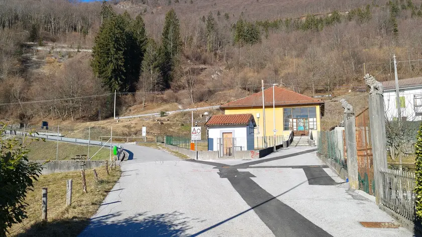 La strada ai piedi della frana di Cazzaso