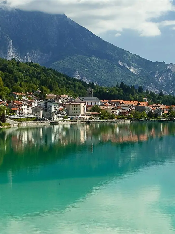 Il lago di Barcis, tra le mete più consigliate dall'intelligenza artificiale