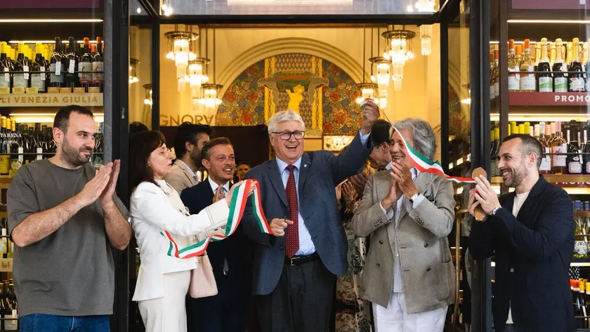 Il taglio del nastro al Contarena. Foto Petrussi