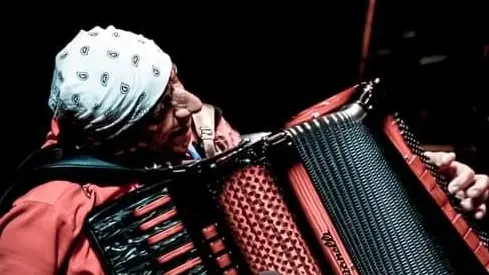 Antonello Salis, a Manzano il flusso surreale del maestro dell’improvvisazione