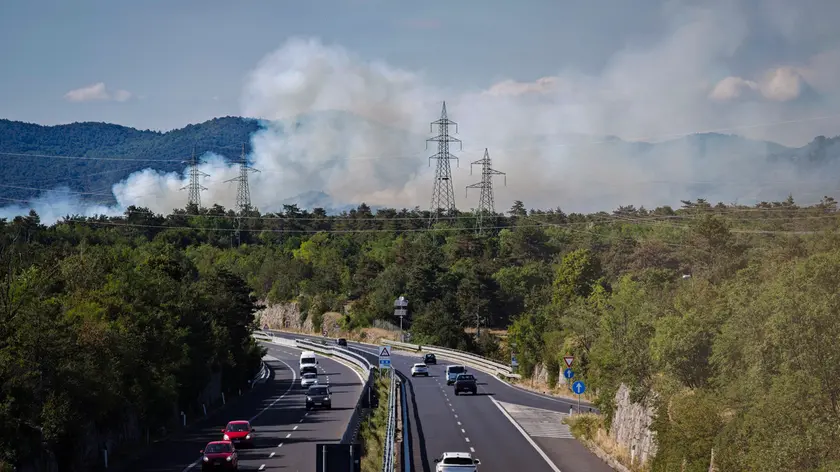 L'incendio di venerdì a Monrupino (Lasorte)