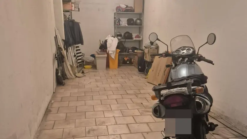 Il garage del preside dell’istituto comprensivo Valli del Meduna