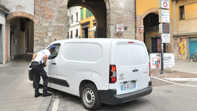 Uno dei varchi della Ztl (Petrussi)