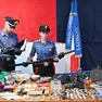 Sequestrati numerosi arnesi da scasso, oltre a 5.000 euro in contanti, tre coppie di targhe clonate, numerosi monili e 48 orologi di valore