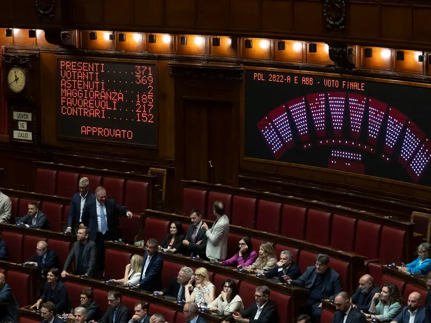 L'Aula della Camera ha approvato la riforma della nuova legge elettorale con 217 voti a favore, 152 contro e 2 astenuti