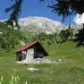 Il bivacco Casera Pramaggiore del Cai.