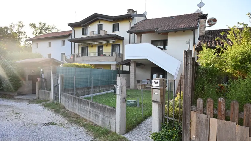 La vittima abitava in via Forte, a Pertegada