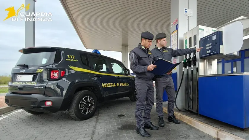 Gasolio sporco, scatta l'indagine della Guardia di finanza