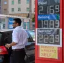 I prezzi a un distributore di Trieste (foto Massimo Silvano)