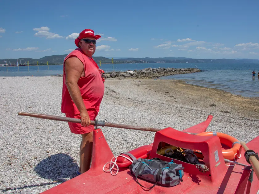 Il bagnino Denis Poropat a Marina Julia (foto Katia Bonaventura)
