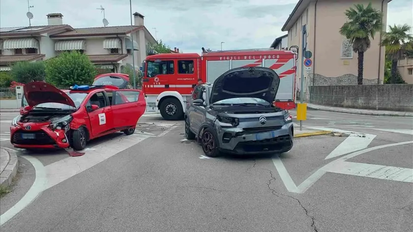 Lo scontro avvenuto all’incrocio tra le vie Maestra e Cervel