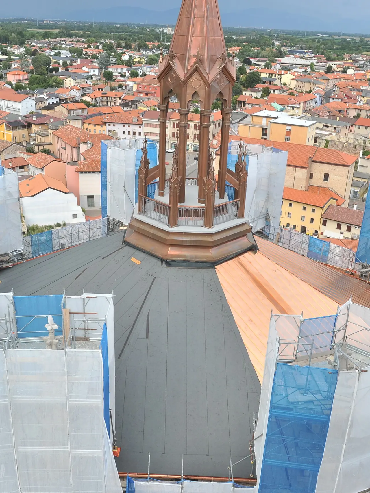 Un'immagine dall'alto del Duomo di Mortegliano