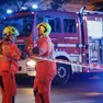 I vigili del fuoco al lavoro per spegnere l'incendio di via Battisti a Trieste