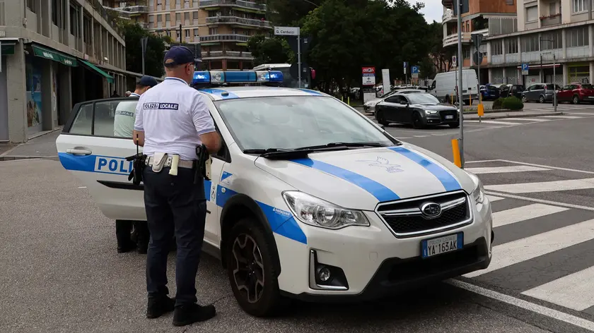Sul posto è intervenuta la polizia locale di Udine