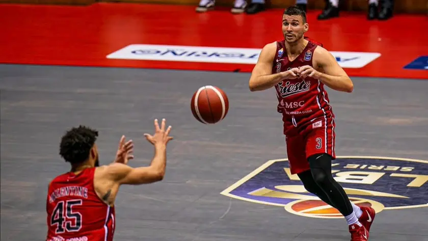 Stefano Bossi con Denzel Valentine due anni fa insieme a Trieste
