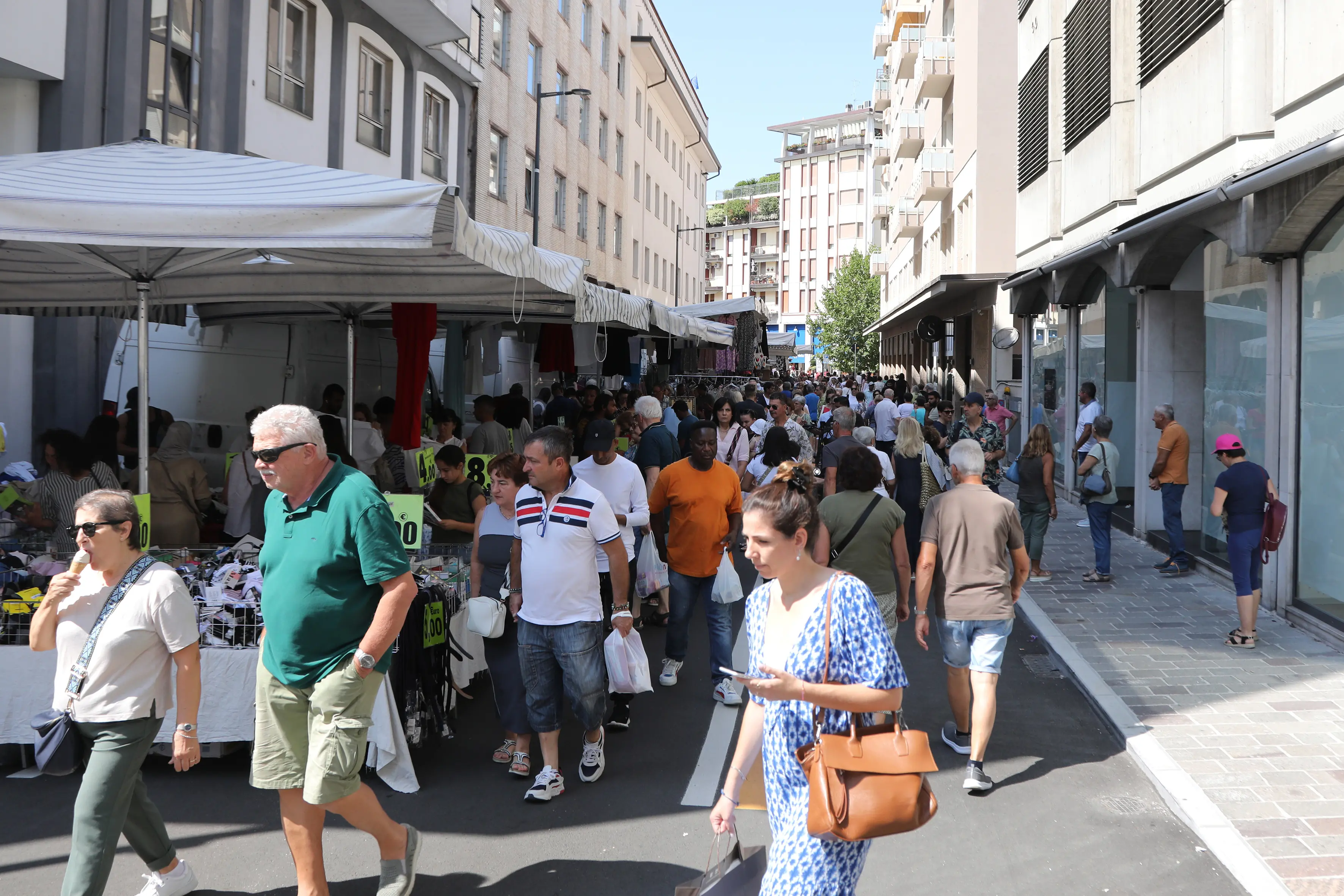 Lavori in centro a Pordenone: banchi del mercato itineranti fino al 2027