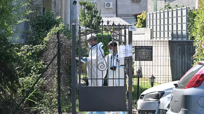 Sul luogo del tentato omicidio la Scientifica ha raccolto le prove