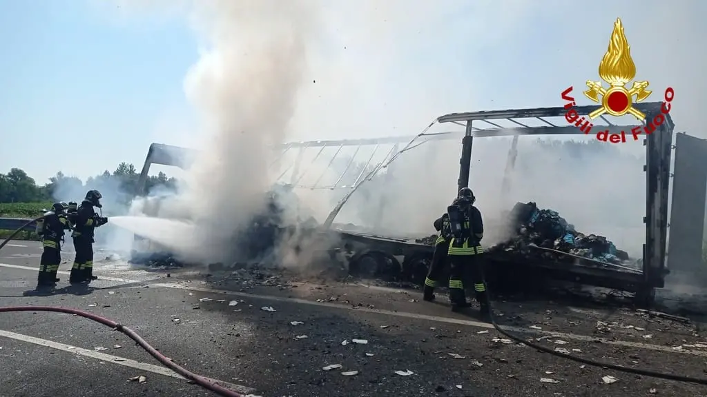 Il camion in fiamme
