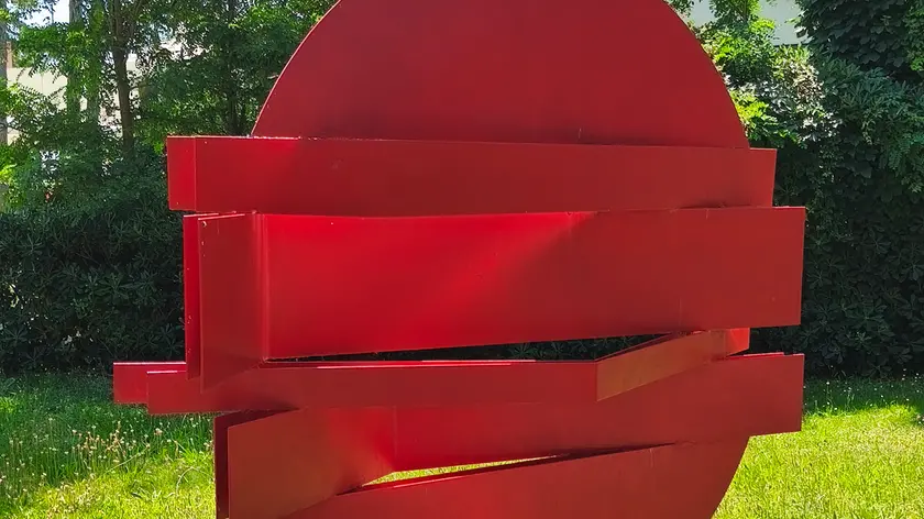 Due opere di Luciano Ceschia: Disco Rosso ed Edipo