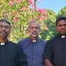 Da sinistra, padre Job Daniel, padre Aby Abraham e padre Reji Simon