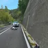 La pattuglia della polizia locale sul posto per eseguire i rilievi dell’incidente lungo l’ex provinciale per eseguire i rilievi dell’incidente lungo l’ex provinciale 19