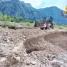 Un intervento dei vigili del fuoco a seguito di una frana sulle Dolomiti