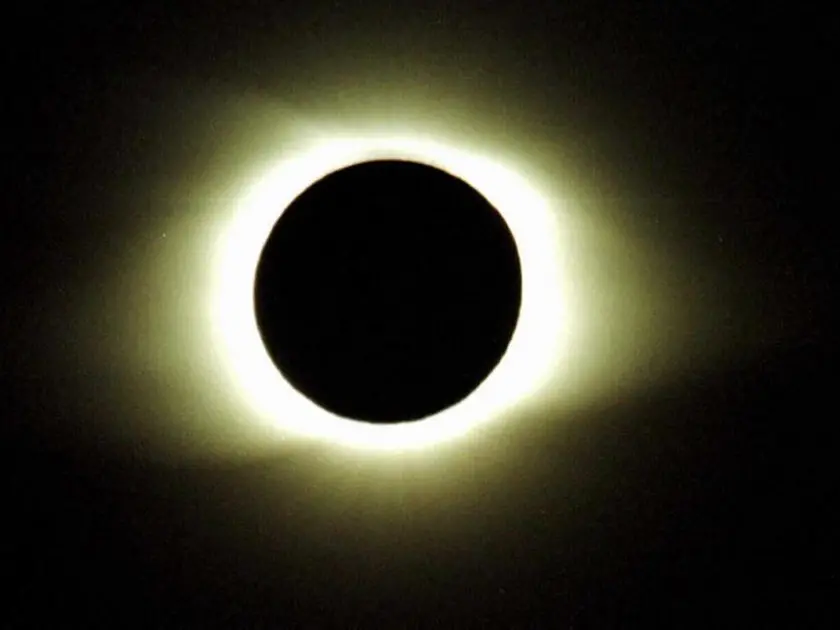 Mercoledì 12 agosto la luna coprirà il sole e per un paio di minuti il giorno diventerà quasi notte