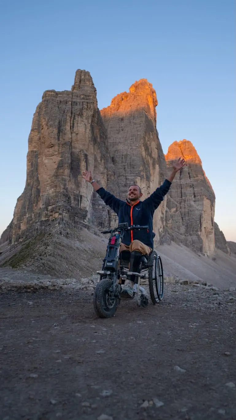 Luca Da Prato davanti alle Tre Cime all'alba