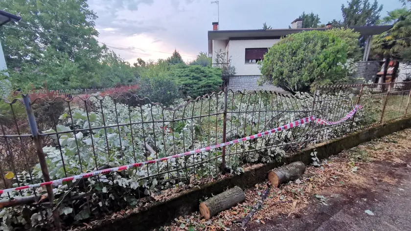 Maltempo e grandine a San Giovanni al Natisone: danni da vento e paese di nuovo al buio