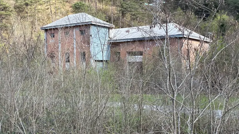 Una veduta esterna dell’ex sottostazione ferroviaria