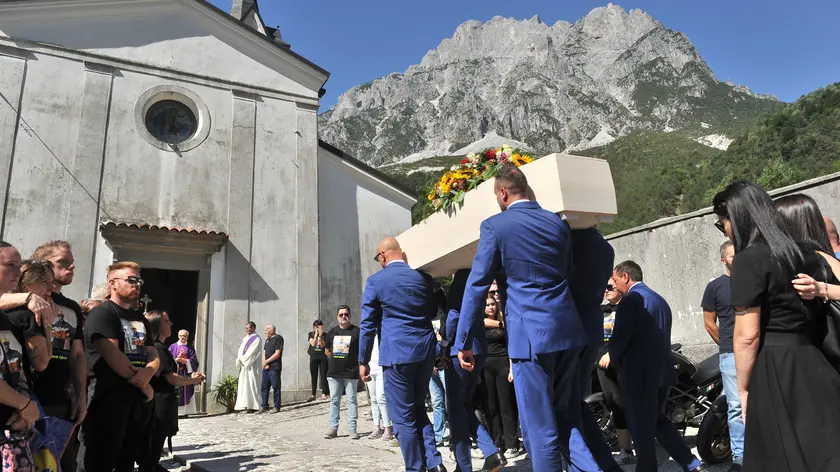 https://images.messaggeroveneto.it/view/acePublic/alias/contentid/1t3cdol3p9dchn22qcj/0/copia-di-moggio-dordolla-13-agosto-2026-funerale-pascoletti-foto-petrussi.webp?f=16%3A9&amp;w=840
