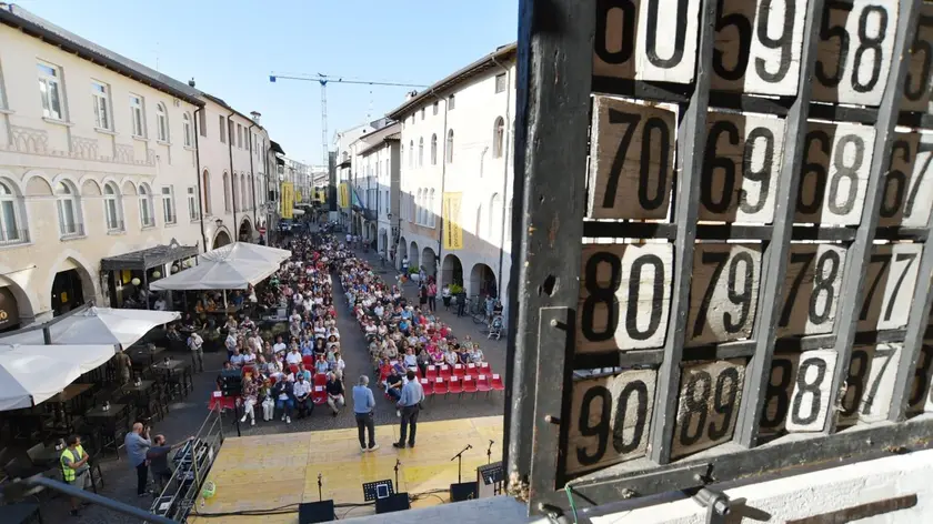 Una passata edizione della tombola in corso Vittorio Emanuele